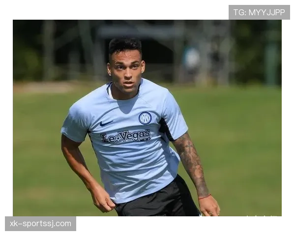 本泽马与劳塔罗·马丁内斯：全能中锋与机会主义者角色差异解析