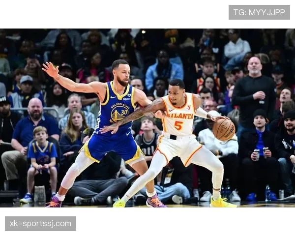 库里无球跑动牵制防线，三分效率领跑联盟